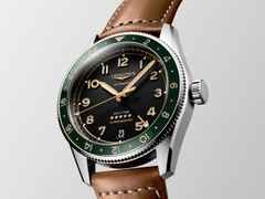 Longines Spirit Zulu Time Automatik Edelstahl 39mm schwarzes Zifferblatt braunes Lederband – Herrenuhren Uhr mit Datum aus Edelstahl, Keramik und Leder. Das Gehäuse ist rund und silber. Das Lederarmband ist braun. Das Zifferblatt ist arabisch Index und schwarz. – Ansicht 2