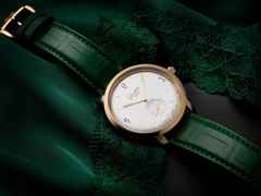 Glashütte Original Sixties Kleine Sekunde Automatik Roségold 42mm silberfarbenes Zifferblatt grünes Lederband – Herrenuhren Uhr ohne Datum aus 750 Rotgold. Das Gehäuse ist rund und roségold. Das Lederarmband Kroko / Alligator ist grün. Das Zifferblatt ist arabisch Index und silber. – Ansicht 6