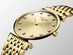 Longines La Grande Classique Quarz Edelstahl Gelbgold-PVD 29mm goldenes Zifferblatt mit Diamanten Metallband – Damenuhren Uhr ohne Datum aus Edelstahl und PVD beschichtet. Das Gehäuse ist rund und roségold. Das vergoldetes Edelstahlarmband ist silber-roségold. Das Zifferblatt ist römisch und schwarz. – Ansicht 2