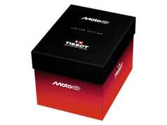 Tissot T-Race MotoGP                    2026 Chronograph Limited Edition Automatic Edelstahl 45mm skelettiertes Zifferblatt rotes Silikonband – Herrenuhren Chronograph aus Edelstahl und PVD beschichtet. Das Gehäuse ist rund und silber. Das Kautschuk / Kunststoff / Silikon Armband ist rot. Das Zifferblatt ist ein Index in silber. – Ansicht 7