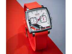 Union Glashütte Averin Chronograph Sachsen Classic 2026 Limited Edition Automatik Edelstahl 41mm graues Zifferblatt rotes Kautschukband und graues Lederband – Herrenuhren Chronograph aus Edelstahl, Kautschuk und Leder. Das Gehäuse ist quadratisch und silber. Das Lederarmband ist grau. Das Zifferblatt ist ein Index in grau. – Ansicht 8