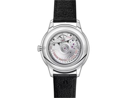 Omega De Ville Prestige Automatik Edelstahl 41mm silbernes Zifferblatt schwarzes Lederband – Herrenuhren Uhr mit Datum aus Edelstahl. Das Gehäuse ist rund und silber. Das Lederarmband Kroko / Alligator ist schwarz. Das Zifferblatt ist römisch Index und silber. – Ansicht 2