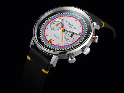 Sternglas Hamburg Chrono Quarz Edelstahl 42mm mehrfarbiges Zifferblatt schwarzes Lederband – Herrenuhren Chronograph aus Edelstahl, Leder und PVD beschichtet. Das Gehäuse ist rund und silber. Das Lederarmband ist schwarz. Das Zifferblatt ist arabisch Index und mehrfarbig. – Ansicht 5