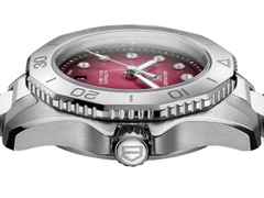 TAG Heuer Aquaracer Professional 200 Date Automatik Edelstahl 30mm pinkes Zifferblatt Metallband – Damenuhren Uhr mit Datum aus Edelstahl. Das Gehäuse ist rund und silber. Das Edelstahlarmband ist silber. Das Zifferblatt ist ein Index in pink. – Ansicht 3