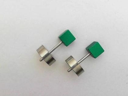 Apero Ohrstecker Würfel Aluminium 4mm Grün – Ohrschmuck Ohrstecker aus Aluminium.