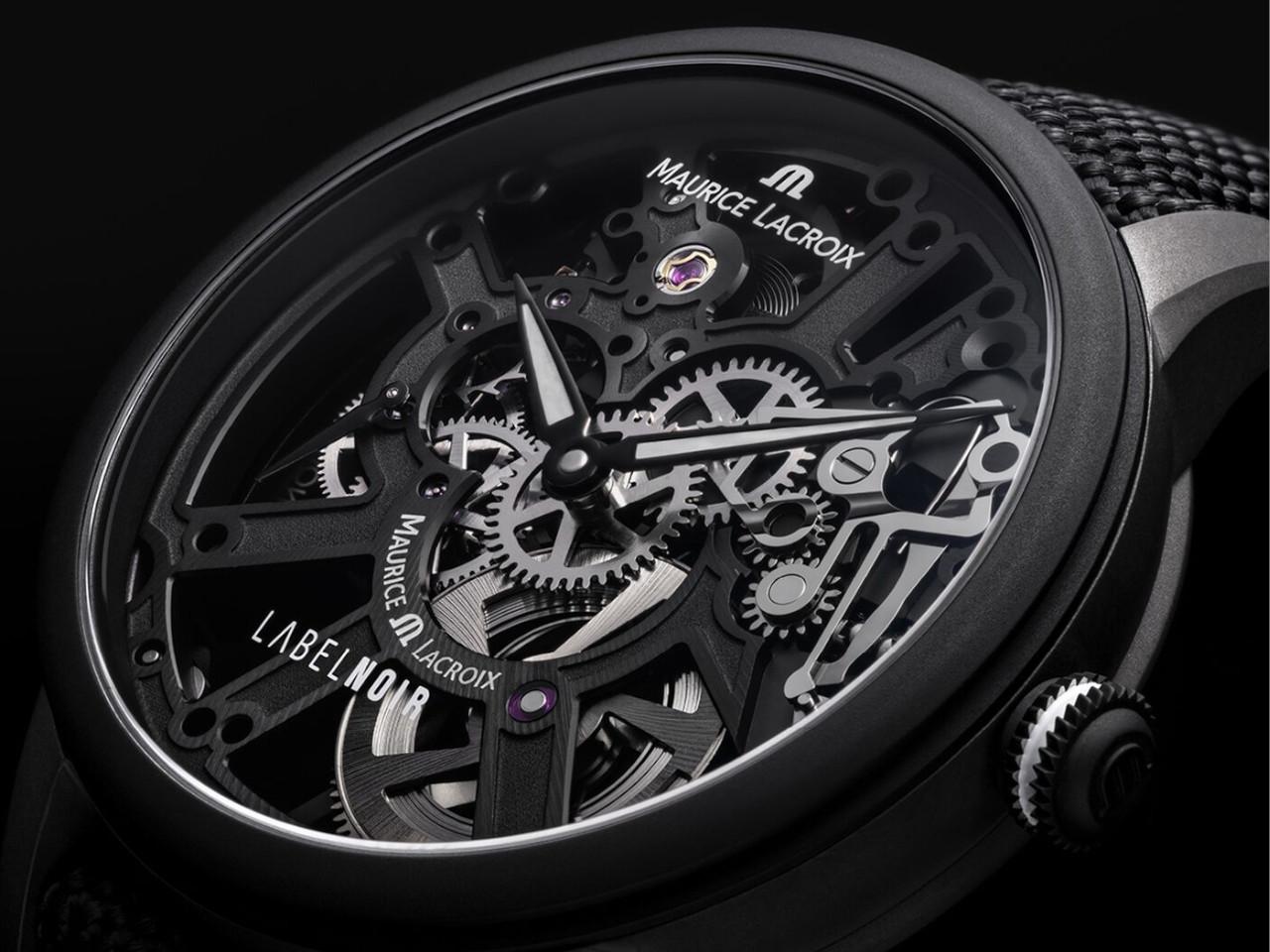 Maurice Lacroix Masterpiece Skeleton Label Noir Handaufzug Edelstahl Schwarz-DLC 43mm schwarzes Zifferblatt schwarzes Textilband – Herrenuhren Uhr ohne Datum aus DLC beschichtet, Edelstahl und PVD beschichtet. Das Gehäuse ist rund und schwarz. Das Textilarmband ist schwarz. Das Zifferblatt ist skelettiert und schwarz. – Ansicht 6