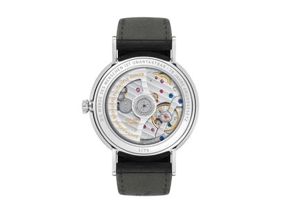 Nomos Glashütte Ludwig Neomatik 39 75 Jahre Grundgesetz Automatik Edelstahl 39mm weißes Zifferblatt schwarzes Lederband limitiert – Herrenuhren Uhr ohne Datum aus Edelstahl und Leder. Das Gehäuse ist rund und silber. Das Lederarmband ist schwarz. Das Zifferblatt ist römisch Index und weiß. – Ansicht 2