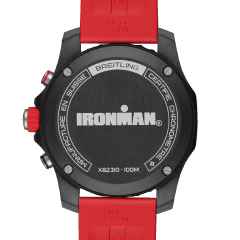Breitling Endurance Pro 44 Ironman Chronograph Quarz Breitlight schwarzes Zifferblatt rotes Kautschukband – Herrenuhren Chronograph aus Sonstiges. Das Gehäuse ist rund und schwarz. Das Kautschuk / Kunststoff / Silikon Armband ist rot. Das Zifferblatt ist arabisch und schwarz. – Ansicht 4