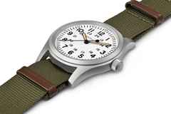 Hamilton Khaki Field Mechanical Handaufzug Edelstahl 42mm weißes Zifferblatt olivgrünes Textilband – Herrenuhren Uhr ohne Datum aus Edelstahl. Das Gehäuse ist rund und silber. Das Textilarmband ist grün. Das Zifferblatt ist arabisch und weiß. – Ansicht 2