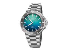 Oris Aquis Great Barrier Reef IV Automatik Edelstahl 43,5mm blaues Zifferblatt Metallband limitiert – Herrenuhren Uhr mit Datum aus Edelstahl und Wolfram. Das Gehäuse ist rund und silber. Das Edelstahlarmband ist silber. Das Zifferblatt ist ein Index in blau.