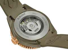 Rado Captain Cook High-Tech Ceramic Skeleton Automatik Keramik 43mm graues Zifferblatt olivgrünes Kautschukband – Herrenuhren Uhr ohne Datum aus Edelstahl, Kautschuk, Keramik, PVD beschichtet und Titan. Das Gehäuse ist rund und grau. Das Kautschuk / Kunststoff / Silikon Armband ist grau. Das Zifferblatt ist ein Index in grau. – Ansicht 5