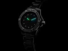 TAG Heuer Aquaracer Professional 200 Solargraph Quarz Edelstahl 34mm weißes Perlmutt-Zifferblatt mit Brillanten Metallband – Damenuhren Uhr mit Datum aus Edelstahl. Das Gehäuse ist rund und silber. Das Edelstahlarmband ist silber. Das Zifferblatt ist ein Index in weiß. – Ansicht 6
