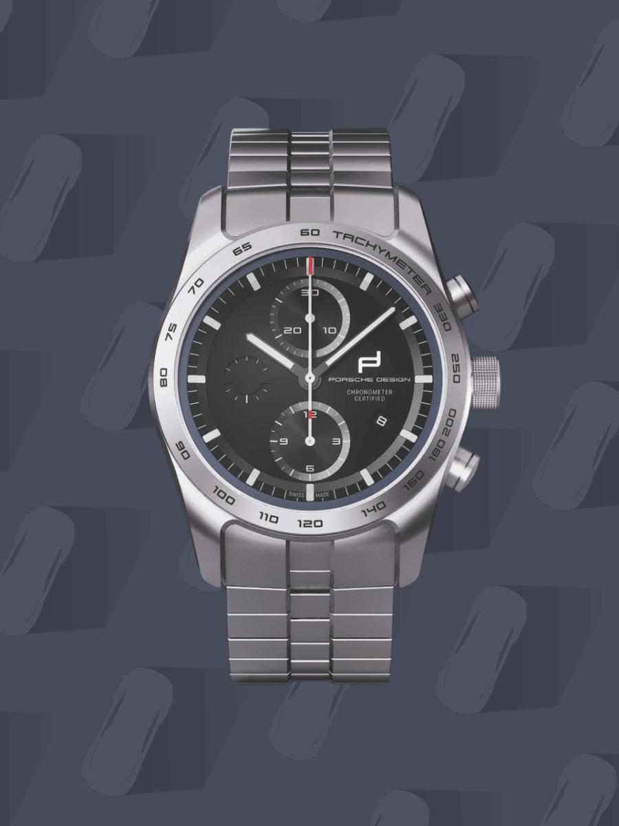 Porsche Design Custom Built Timepieces Watchmakers Choice "DarkNightBlue" Chronograph Automatik Titan 42mm schwarzes Zifferblatt Metallband – Herrenuhren Chronograph aus Edelstahl und Titan. Das Gehäuse ist rund und grau. Das Titanarmband ist grau. Das Zifferblatt ist ein Index in schwarz. – Ansicht 5
