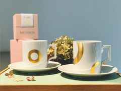 Meissen MUG Collection Henkelbecher Juwelier Roller Edition Gold Set – Porzellanwaren Tafelporzellan in weiß und aus Porzellan und vergoldet.