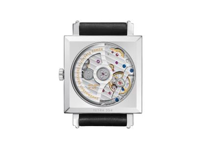 Nomos Glashütte Tetra neomatik 39 Nachtblau Automatik Edelstahl 33mm blaues Zifferblatt schwarzes Lederband – Damenuhren Uhr ohne Datum aus Edelstahl. Das Gehäuse ist quadratisch und silber. Das Lederarmband ist schwarz. Das Zifferblatt ist arabisch Index und blau. – Ansicht 4