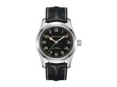 Hamilton Khaki Field Murph Auto Edelstahl 42mm schwarzes Zifferblatt schwarzes Lederband – Herrenuhren Uhr ohne Datum aus Edelstahl. Das Gehäuse ist rund und silber. Das Lederarmband ist silber. Das Zifferblatt ist arabisch und schwarz.