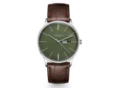 Sternglas Berlin Quarz Edelstahl 38mm grünes Zifferblatt braunes Lederband – Herrenuhren Uhr mit Datum aus Edelstahl und Leder. Das Gehäuse ist rund und silber. Das Lederarmband ist braun. Das Zifferblatt ist arabisch Index und grün.