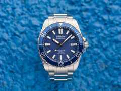 Union Glashütte Belisar  Datum Sport Pro Automatik Edelstahl 42mm blaues Zifferblatt Metallband – Herrenuhren Uhr mit Datum aus Edelstahl. Das Gehäuse ist rund und silber. Das Edelstahlarmband ist silber. Das Zifferblatt ist ein Index in blau. – Ansicht 3
