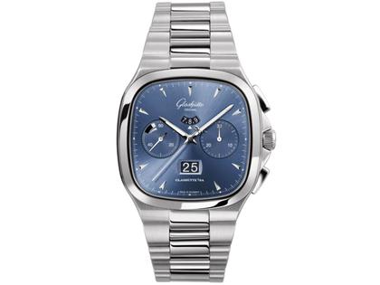 Glashütte Original Seventies Chronograph blaues Zifferblatt Metallband – Herrenuhren Chronograph aus Edelstahl. Das Gehäuse ist quadratisch und silber. Das Edelstahlarmband ist silber. Das Zifferblatt ist ein Index in blau. – Ansicht 2