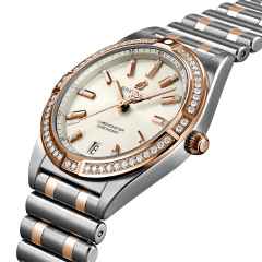 Breitling Chronomat 32 Quarz Edelstahl weißes Zifferblatt mit Brillanten zweifarbiges Metallband – Damenuhren Uhr mit Datum aus 750 Rotgold und Edelstahl. Das Gehäuse ist rund und silber-roségold. Das Edelstahlarmband mit Gold ist silber-roségold. Das Zifferblatt ist ein Index in weiß. – Ansicht 3