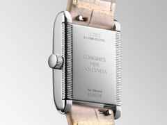 Longines DolceVita   Mini Quarz Edelstahl 22x29mm Brillantbesatz pinkes Zifferblatt pinkes Lederband – Damenuhren Uhr ohne Datum aus Edelstahl, Leder und vergoldet. Das Gehäuse ist rechteckig und silber. Das Lederarmband Kroko / Alligator ist pink. Das Zifferblatt ist römisch und pink. – Ansicht 4
