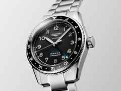 Longines Spirit Zulu Time Automatik Edelstahl 39mm schwarzes Zifferblatt Metallband – Herrenuhren Uhr mit Datum aus Edelstahl und Keramik. Das Gehäuse ist rund und silber. Das Edelstahlarmband ist silber. Das Zifferblatt ist arabisch Index und schwarz. – Ansicht 2