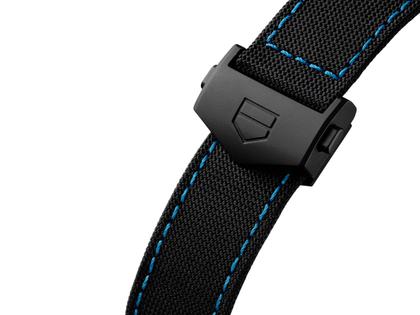 TAG Heuer Monza Flyback Chronometer Automatik Carbon 42mm skelettiertes Zifferblatt schwarzes Textilband – Herrenuhren Chronograph aus DLC beschichtet, Edelstahl, Carbon und Leder. Das Gehäuse ist quadratisch und schwarz. Das Lederarmband ist schwarz. Das Zifferblatt ist ein Index in grau. – Ansicht 5