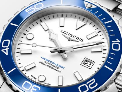 Longines HydroConquest Sylt Edition 2026 Automatik Edelstahl 42mm weißes Zifferblatt Metallband – Herrenuhren Uhr mit Datum aus Edelstahl und Keramik. Das Gehäuse ist rund und silber. Das Edelstahlarmband ist silber. Das Zifferblatt ist ein Index in weiß. – Ansicht 2
