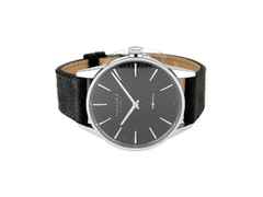 Nomos Glashütte Zürich Automatik Edelstahl 40mm graues Zifferblatt Lederband Ref. 803 Full Set mit Garantie Occasion – Herrenuhren Uhr ohne Datum aus Edelstahl. Das Gehäuse ist rund und silber. Das Lederarmband ist anthrazit. Das Zifferblatt ist ein Index in anthrazit.
