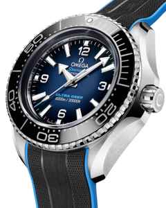 Omega Seamaster Planet Ocean 6000M Ultra Deep Automatik Edelstahl 45,5mm blaues Zifferblatt Kautschukband – Herrenuhren Uhr ohne Datum aus Edelstahl, Keramik und Titan. Das Gehäuse ist rund und silber. Das Kautschuk / Kunststoff / Silikon Armband ist schwarz. Das Zifferblatt ist arabisch Index und blau. – Ansicht 3
