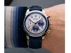 Union Glashütte Belisar Chronograph Automatik Edelstahl 44mm weiß-blaues Zifferblatt blaues Textilband – Herrenuhren Chronograph aus Edelstahl. Das Gehäuse ist rund und silber. Das Textilarmband ist blau. Das Zifferblatt ist arabisch und weiß. – Ansicht 3
