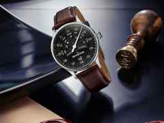 MeisterSinger Astroscope Einzeigeruhr beige-schwarzes Zifferblatt braunes Lederband – Herrenuhren Uhr mit Datum aus Edelstahl. Das Gehäuse ist rund und silber. Das Lederarmband ist braun. Das Zifferblatt ist arabisch und schwarz. – Ansicht 2