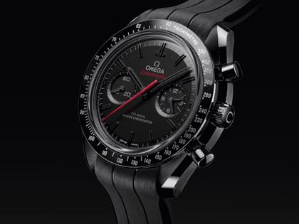 Omega Speedmaster Dark Side of the Moon Chronograph Handaufzug Keramik 44mm schwarzes Zifferblatt schwarzes Textilband – Herrenuhren Chronograph aus Keramik. Das Gehäuse ist rund und schwarz. Das Kautschuk / Kunststoff / Silikon Armband ist schwarz. Das Zifferblatt ist ein Index in schwarz. – Ansicht 4