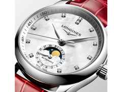 Longines Master Collection Automatik Edelstahl 34mm weißes Perlmutt-Zifferblatt mit Diamanten rotes Lederband – Damenuhren Uhr mit Datum aus Edelstahl und Leder. Das Gehäuse ist rund und silber. Das Lederarmband Kroko / Alligator ist rot. Das Zifferblatt ist ein Index in weiß. – Ansicht 2