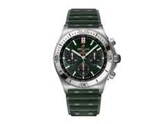 Breitling Chronomat B01 42 Automatik Edelstahl grünes Zifferblatt grünes Kautschukband – Herrenuhren Chronograph aus Edelstahl. Das Gehäuse ist rund und silber. Das Kautschuk / Kunststoff / Silikon Armband ist grün. Das Zifferblatt ist ein Index in grün.