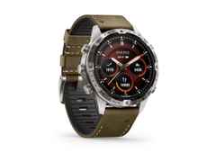 Garmin MARQ Adventurer Gen 2 Damascus Steel Edition digital Damaszenerstahl 46mm braunes Lederband – Herrenuhren Uhr Multifunktion aus Damaststahl. Das Gehäuse ist rund und silber. Das Lederarmband ist braun. Der Zifferblatt ist digital. – Ansicht 6