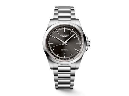 Longines Conquest Automatik Edelstahl 41mm schwarzes Zifferblatt Metallband – Herrenuhren Uhr mit Datum aus Edelstahl. Das Gehäuse ist rund und silber. Das Edelstahlarmband ist silber. Das Zifferblatt ist ein Index in schwarz.