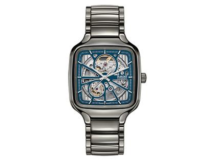 Herrenuhren Uhr ohne Datum aus Keramik. Das Gehäuse ist quadratisch und grau. Das Keramikarmband ist grau. Das Zifferblatt ist skelettiert und blau.