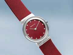 Bering 10126 Edelstahl Damenuhr rotes Zifferblatt rotes Edelstahlband – Damenuhren Uhr ohne Datum aus Edelstahl. – Ansicht 2