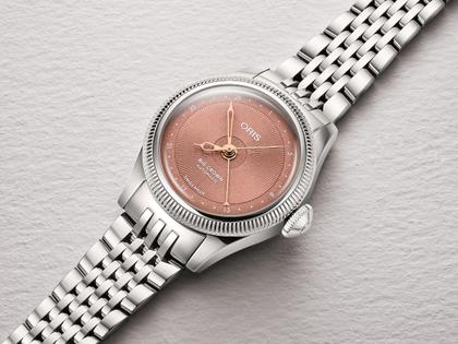 Oris Big Crown Pointer Date Automatik Edelstahl 29mm rosa Zifferblatt Metallband – Damenuhren Uhr mit Datum aus Edelstahl. Das Gehäuse ist rund und silber. Das Edelstahlarmband ist silber. Das Zifferblatt ist ohne Zeichen und rosa. – Ansicht 3