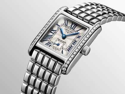 Longines DolceVita   Mini Quarz Edelstahl 22x29mm silbernes Zifferblatt mit Brillanten Metallband – Damenuhren Uhr ohne Datum aus Edelstahl. Das Gehäuse ist rechteckig und silber. Das Edelstahlarmband ist silber. Das Zifferblatt ist römisch und silber. – Ansicht 3