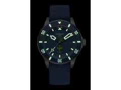 Hanhart Fly Navy Aerosphere MFG3 Automatik Edelstahl 42mm blaues Zifferblatt blaues Textilband limitiert – Herrenuhren Uhr mit Datum aus Edelstahl und Keramik. Das Gehäuse ist rund und silber. Das Textilarmband ist blau. Das Zifferblatt ist arabisch und blau. – Ansicht 5