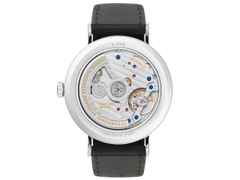 Nomos Glashütte Tangente 41 neomatik Update Nachtblau Automatik Edelstahl 40mm blaues Zifferblatt schwarzes Lederband – Herrenuhren Uhr mit Datum aus Edelstahl. Das Gehäuse ist rund und silber. Das Lederarmband ist schwarz. Das Zifferblatt ist arabisch Index und blau. – Ansicht 4