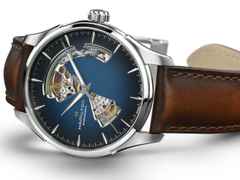 Hamilton Jazzmaster Open Heart Automatik Edelstahl 40mm dunkelblaues Zifferblatt braunes Lederband – Herrenuhren Uhr ohne Datum aus Edelstahl und Leder. Das Gehäuse ist rund und silber. Das Lederarmband ist braun. Das Zifferblatt ist ein Index in blau. – Ansicht 2