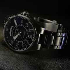 Hamilton Khaki Aviation Pilot Day Date Auto Edelstahl 42 mm schwarzes Zifferblatt Metallband – Herrenuhren Uhr mit Datum aus Edelstahl. Das Gehäuse ist rund und silber. Das Edelstahlarmband ist braun. Das Zifferblatt ist arabisch Index und schwarz. – Ansicht 3