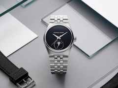 Frederique Constant Highlife Moonphase Date Manufacture Time+Tide Automatik Edelstahl 39mm schwarzes Onyx Zifferblatt – Herrenuhren Uhr mit Datum aus Edelstahl und Leder. Das Gehäuse ist rund und silber. Das Edelstahlarmband ist silber. Das Zifferblatt ist ohne Zeichen und schwarz. – Ansicht 4