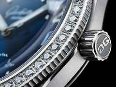 Glashütte Original SeaQ Automatik Edelstahl 40mm blaues Zifferblatt mit Brillanten blaues Textilband – Damenuhren Uhr mit Datum aus Edelstahl und Keramik. Das Gehäuse ist rund und silber. Das Textilarmband ist blau. Das Zifferblatt ist arabisch Index und blau. – Ansicht 2