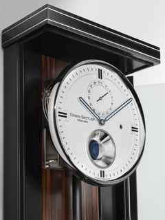 Erwin Sattler Seilzug Regulator Wanduhr Opus PMD 100 schwarz Makassar – Großuhren Wanduhr aus Holz. Das Gehäuse ist rechteckig und schwarz. Das Zifferblatt ist arabisch Index und weiß. – Ansicht 3