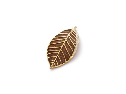 Ehinger Schwarz Goldemaille Anhänger Gelbgold Emaille Aubergine mit Brillanten 0,140ct – Anhänger Anhänger mit Besatz in gelbgold und aus 750 Gelbgold und Emaille.