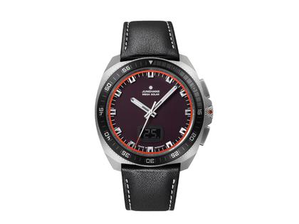 Junghans 1972 Mega Solar Chronograph Funkuhr Edelstahl 43mm schwarzes Zifferblatt schwarzes Lederband – Herrenuhren Chronograph aus Edelstahl und Leder. Das Gehäuse ist rund und silber. Das Lederarmband ist schwarz. Das Zifferblatt ist ein Index in schwarz.